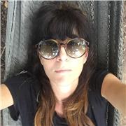 Laureata in Lettere impartisce lezioni di italiano, storia e geografia